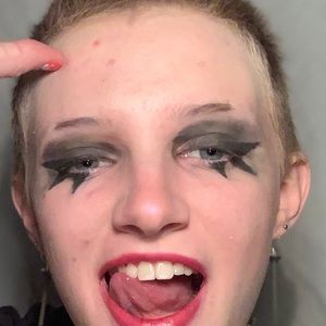 Meet your Posher, Evelyn